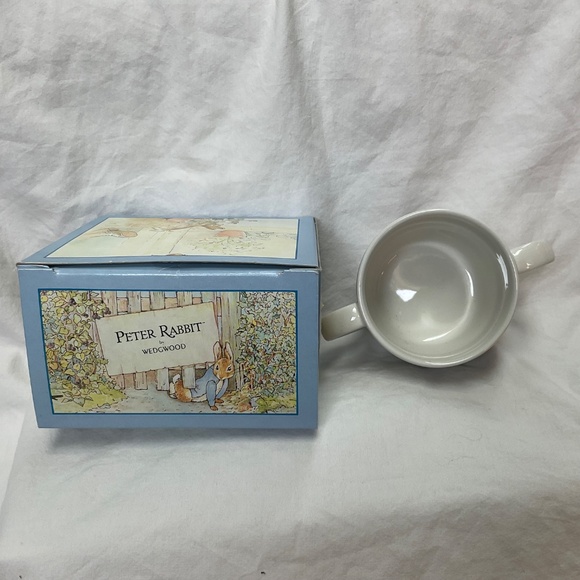 Vintage Peter Rabbit Two-Handled Mug by Wedgewood New in Box - Picture 8 of 10